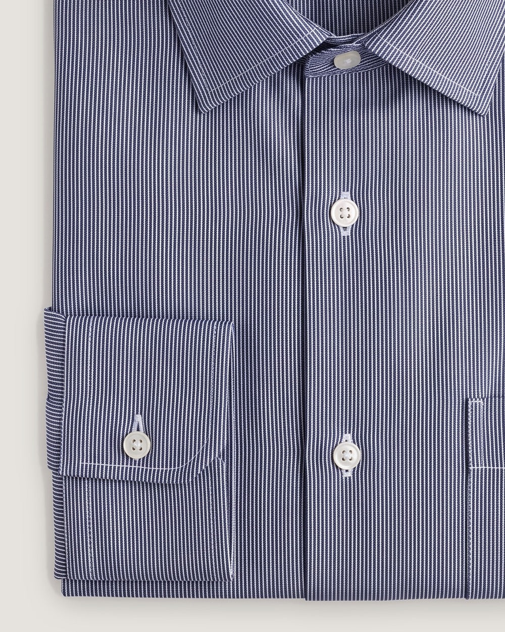 Hemd Regular Fit Mikro Karo Navy mit Brusttasche, Detail Manschette und Stoff