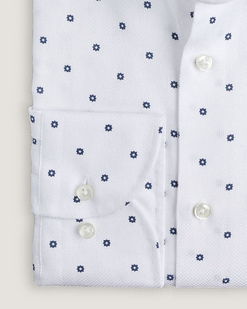 Hemd Modern Fit Mikroprint Weiss, Detail Manschette und Stoff