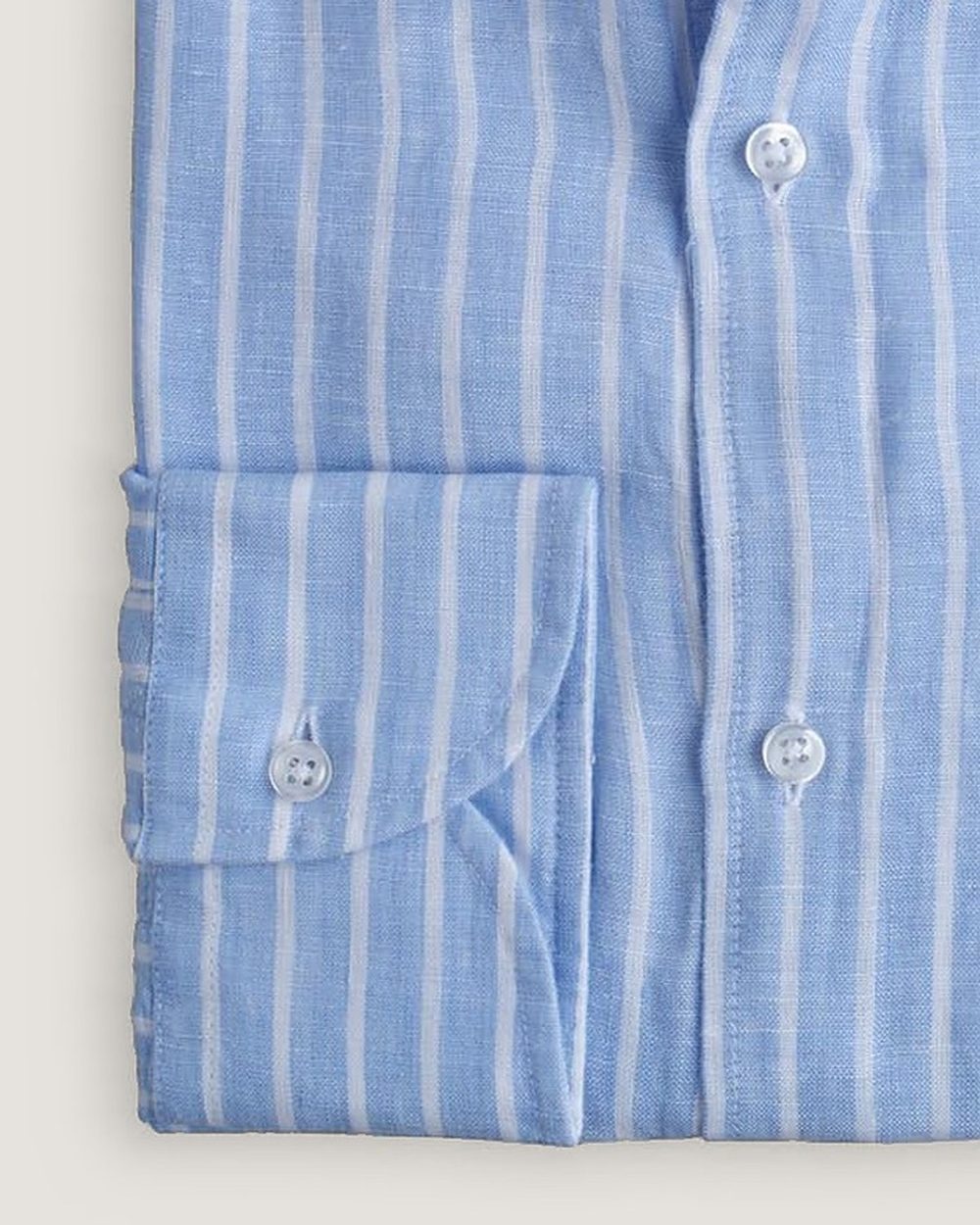 Leinenhemd Modern Fit Hellblau Gestreift, Detail Manschette und Stoff