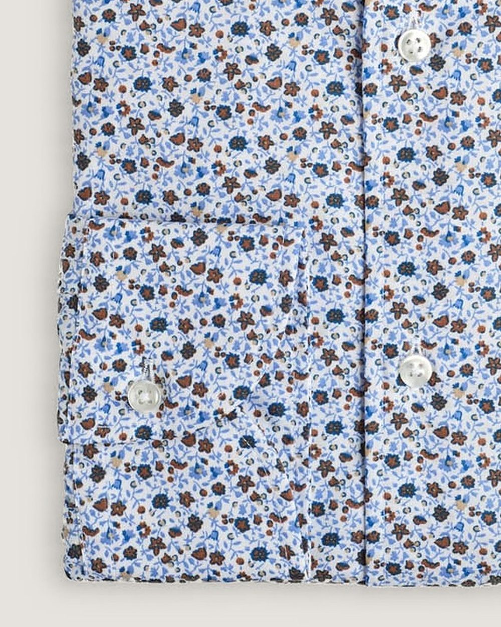 Hemd Modern Fit Gewaschen Blumenprint Hellblau/Weiss, Detail Manschette und Stoff