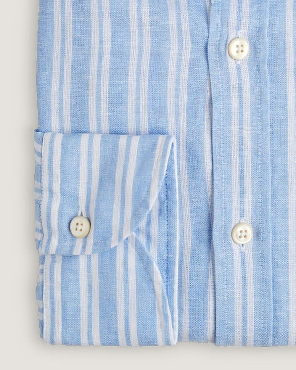 Leinenhemd Modern Fit Button Down Blau Gestreift, Detail Manschette und Stoff