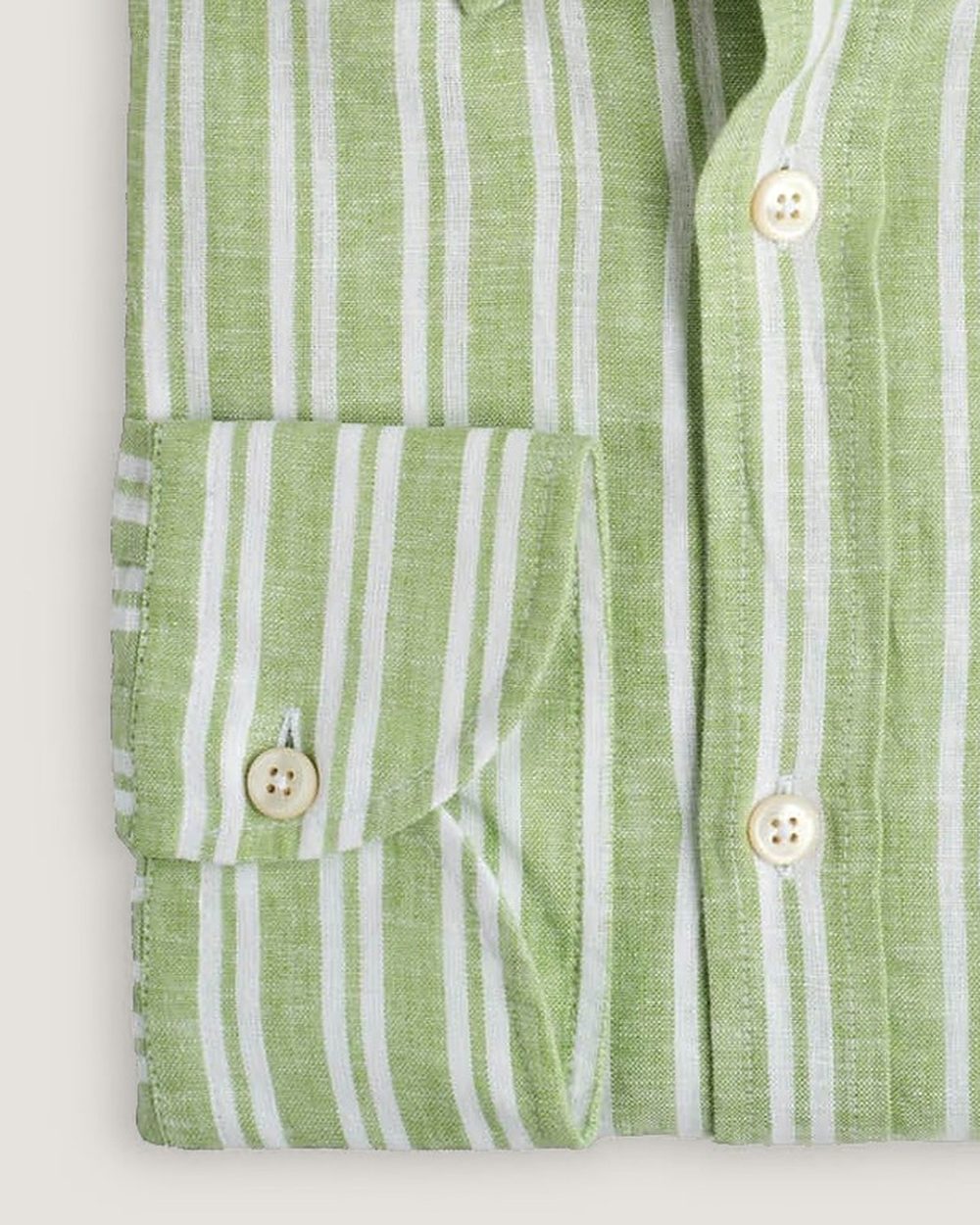 Leinenhemd Modern Fit Button Down Grün Gestreift, Detail Manschette und Stoff