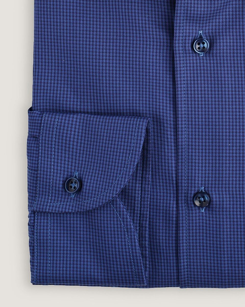 Hemd Modern Fit Mikro Karo Blau, Detail Manschette und Stoff
