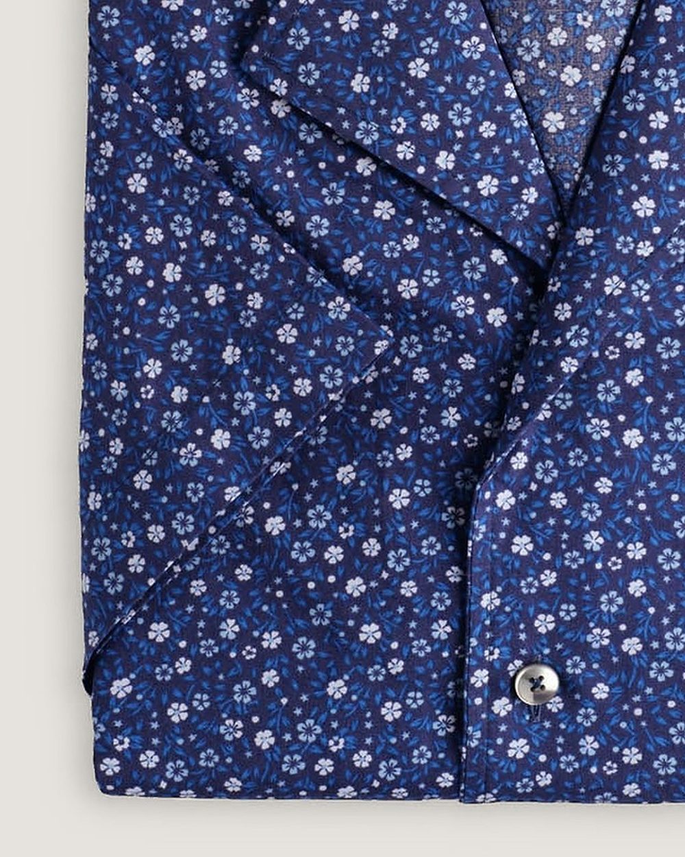 Resort-Hemd Gewaschen Print Blau/Beige, Detail Manschette und Stoff