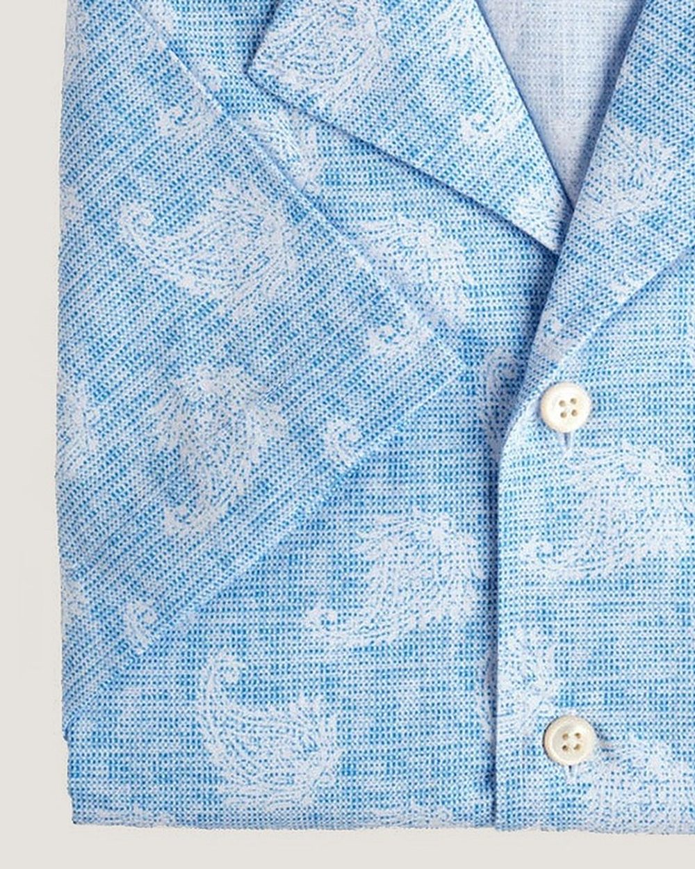 Resort-Hemd Print Blau, Detail Manschette und Stoff