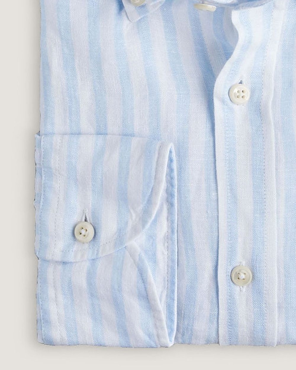 Leinenhemd Modern Fit Button Down Hellblau mit Brusttasche, Detail Manschette und Stoff