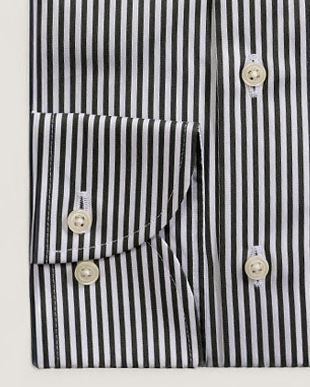 Hemd Modern Fit Grün Gestreift, Detail Manschette und Stoff