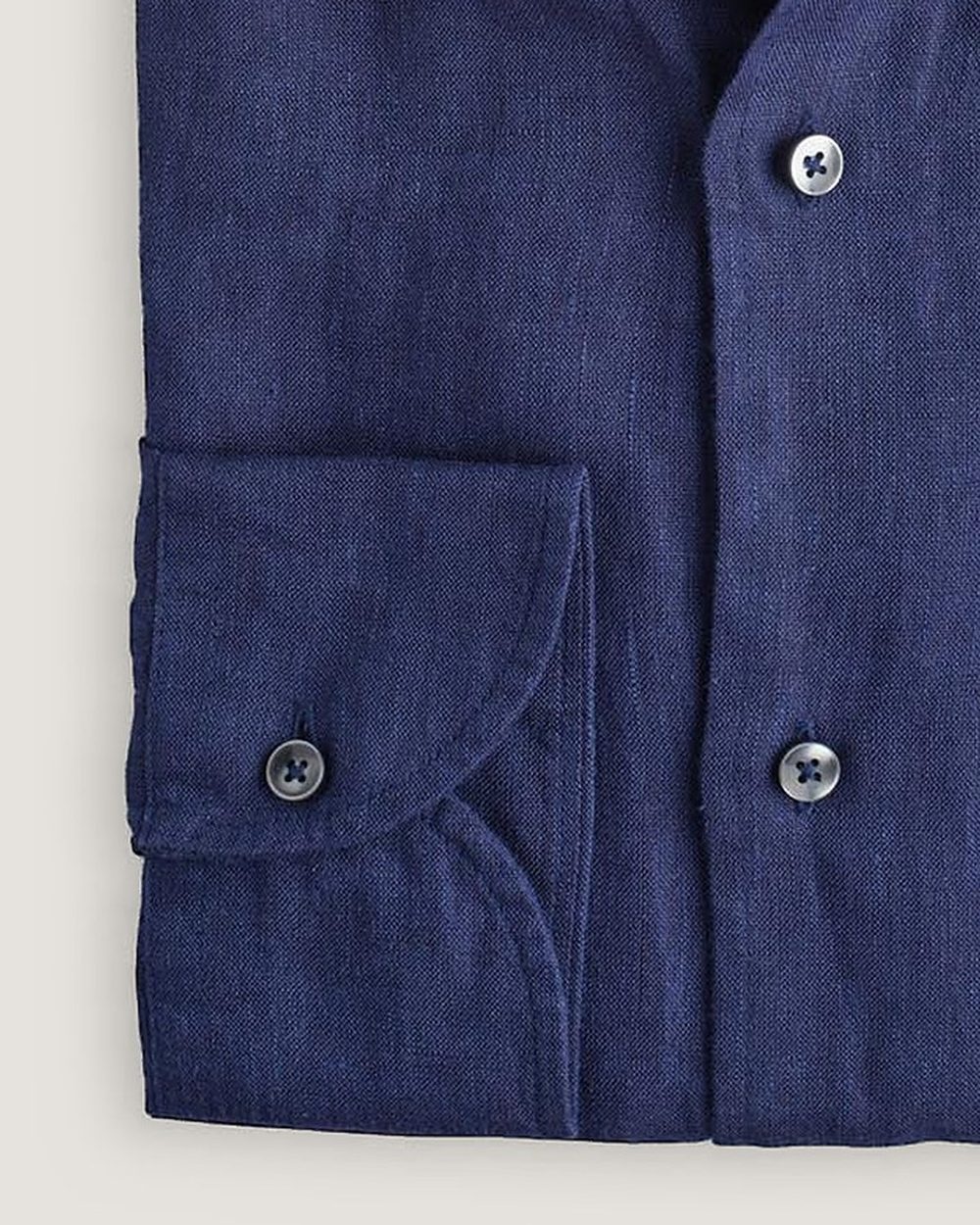 Leinenhemd Modern Fit Navy, Detail Manschette und Stoff