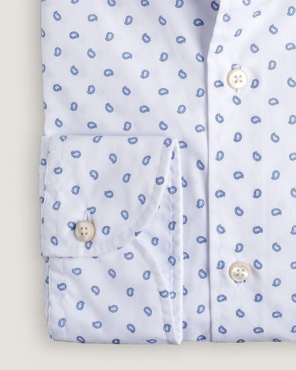 Hemd Modern Fit Paisley Blau, Detail Manschette und Stoff