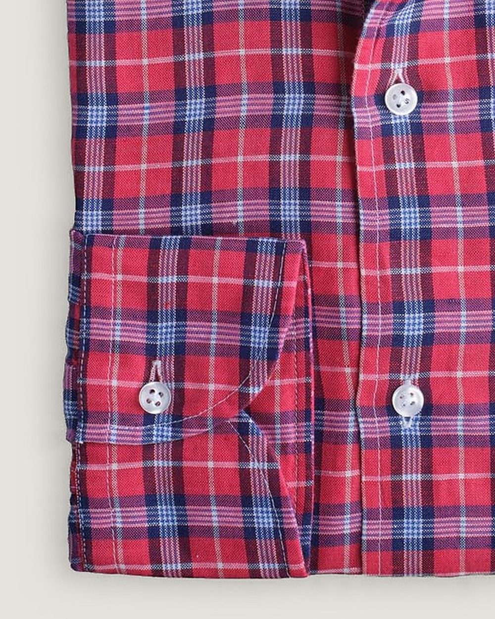 Hemd Modern Fit Leinenmix Rot/Blau Kariert, Detail Manschette und Stoff