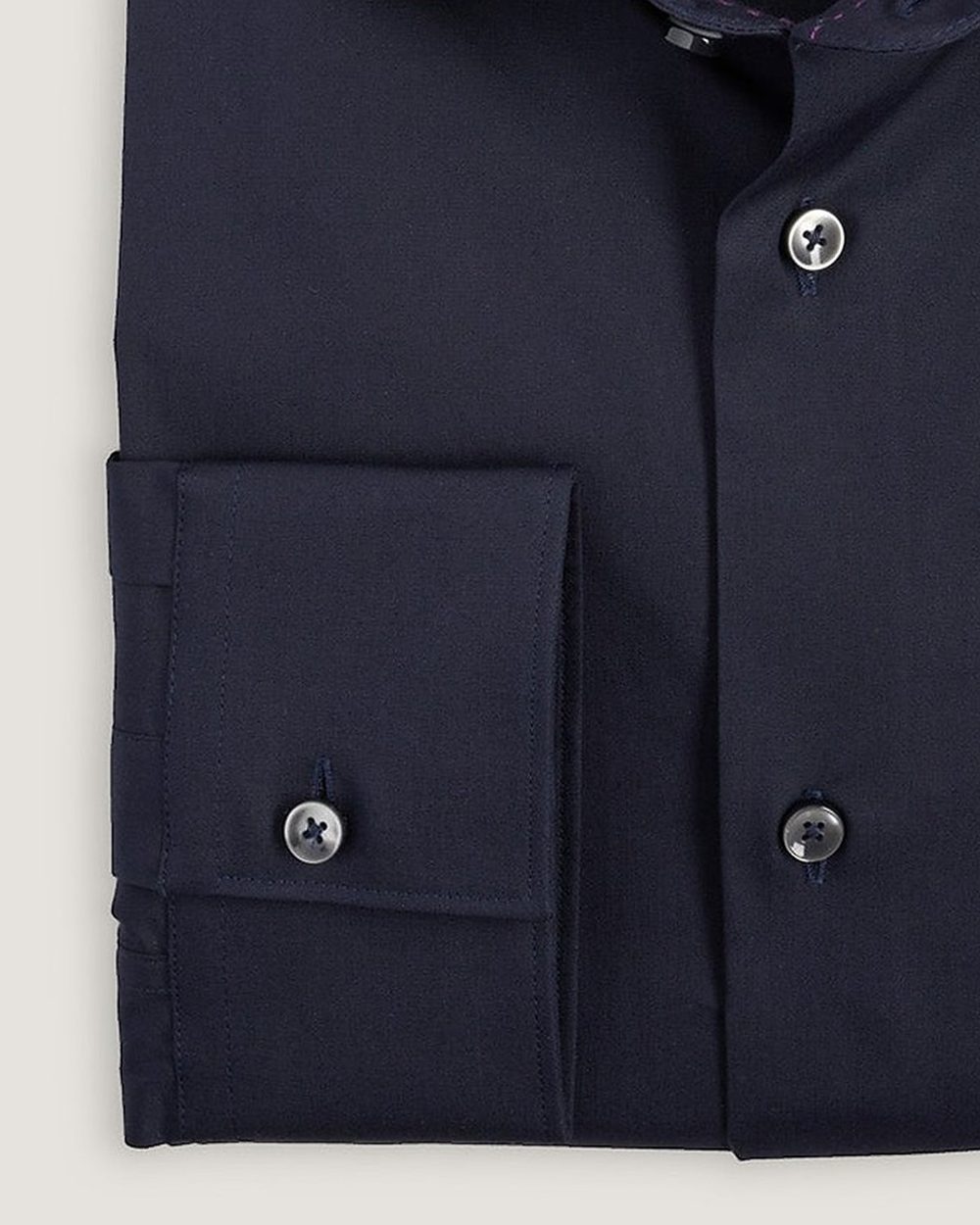 Hemd Body Fit Stretch Navy, Detail Manschette und Stoff