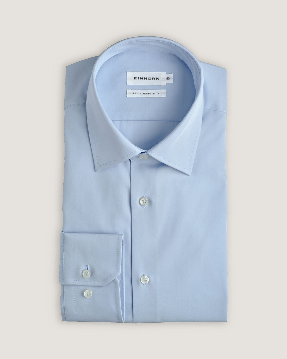 Das blaue Hemd ist ein absoluter Business-Klassiker und die ideale Basis für jede professionelle Garderobe.
