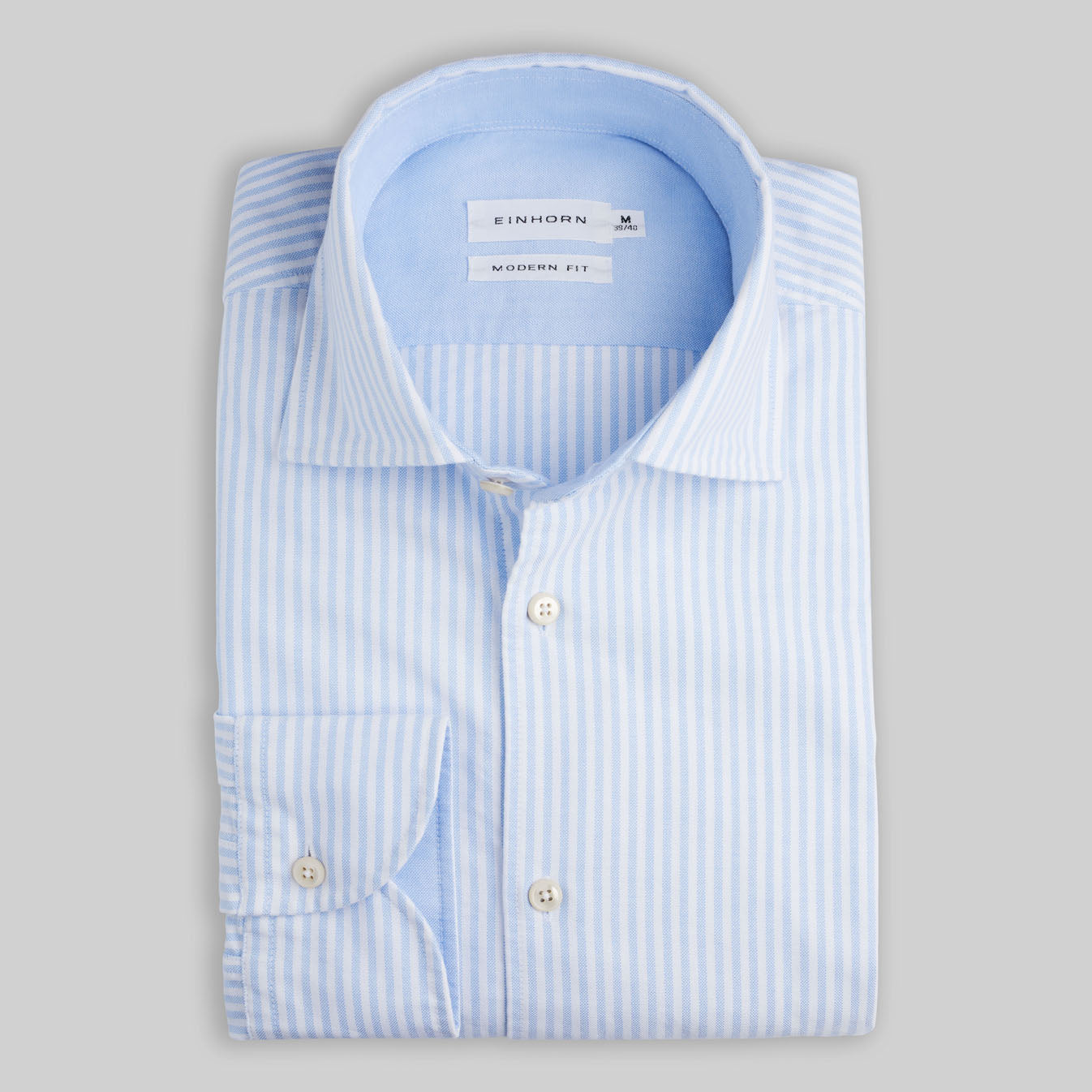 Das Oxfordhemd Modern Fit Hellblau mit Streifenvon Einhorn vereint Tradition und Moderne in einem Kleidungsstück.