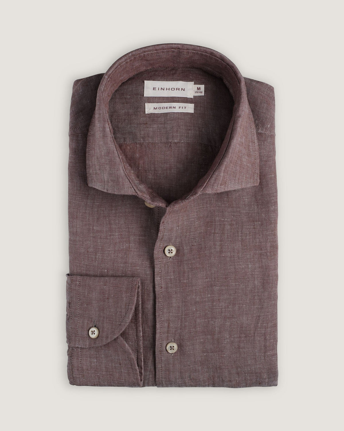 Das Einhorn Hemd Modern Fit Leinen Braun überzeugt durch seine ruhige, stilvolle Ausstrahlung und den hochwertigen Leinenstoff.