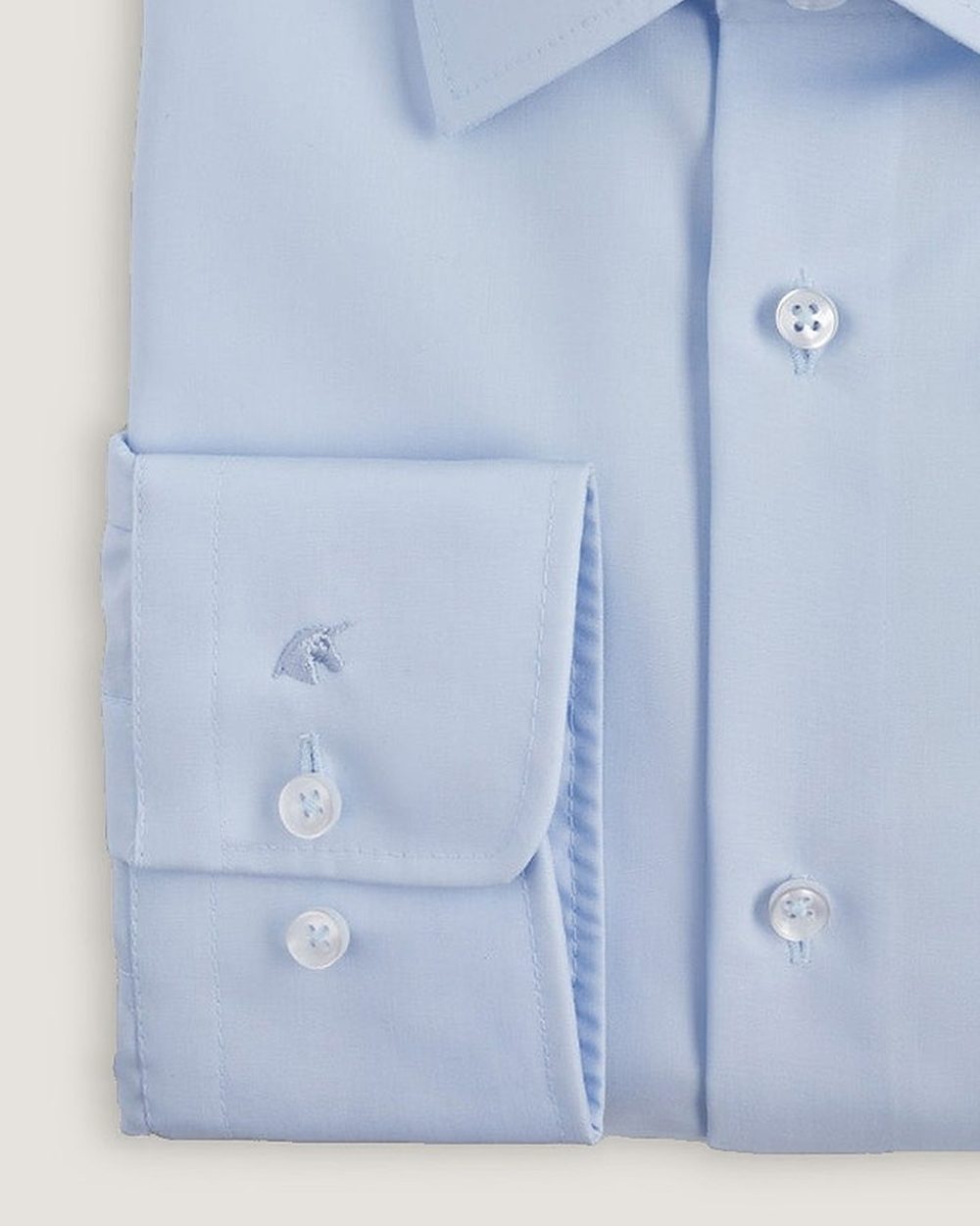 Hemd Regular Fit Non Iron Blau mit Brusttasche, Detail Manschette und Stoff