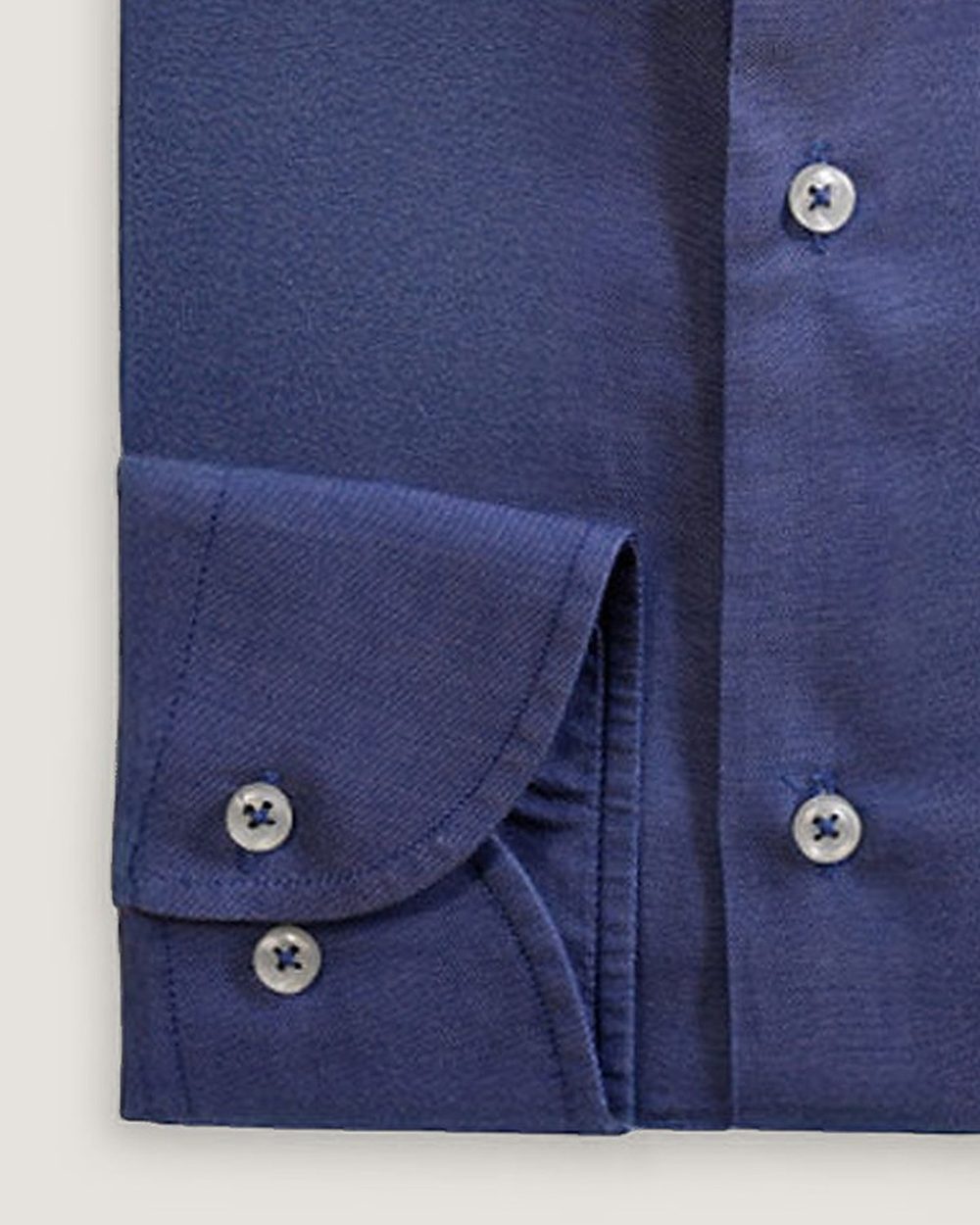 Hemd Modern Fit Hellblau, Detail Manschette und Stoff