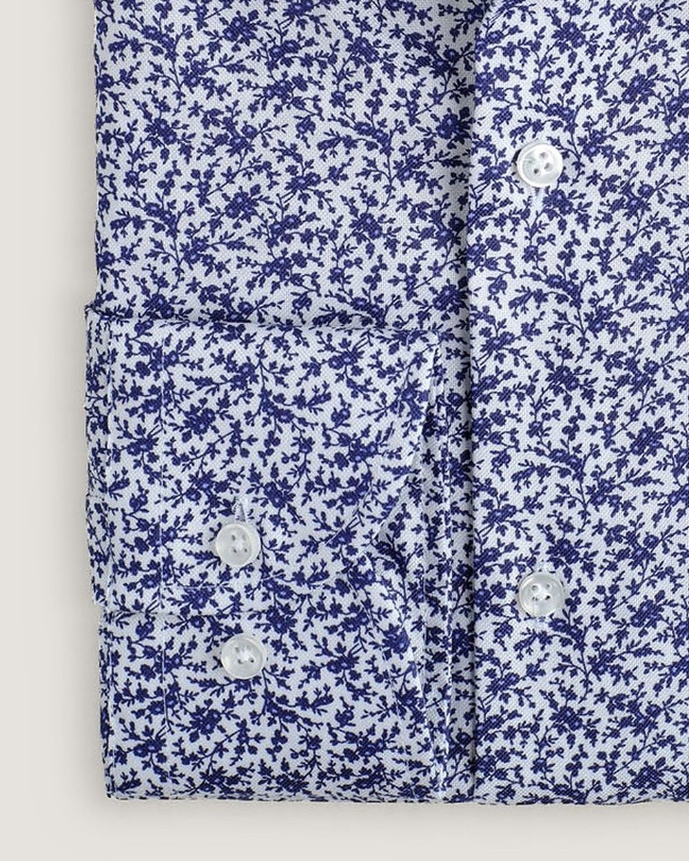 Hemd Modern Fit Non Iron Blumenprint Weiss, Detail Manschette und Stoff