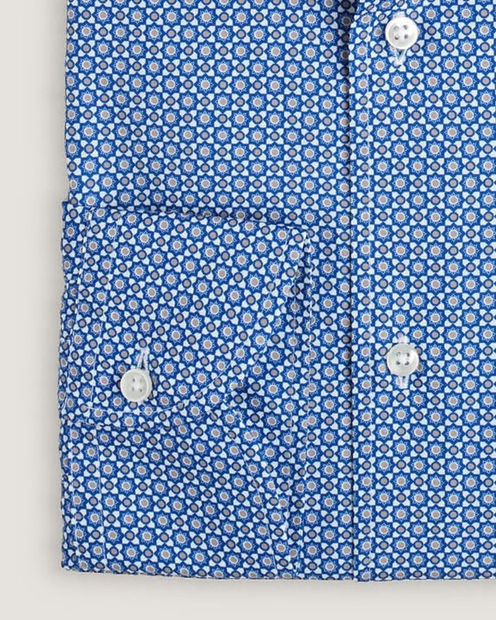Hemd Modern Fit Gewaschen Print Braun/Blau, Detail Manschette und Stoff