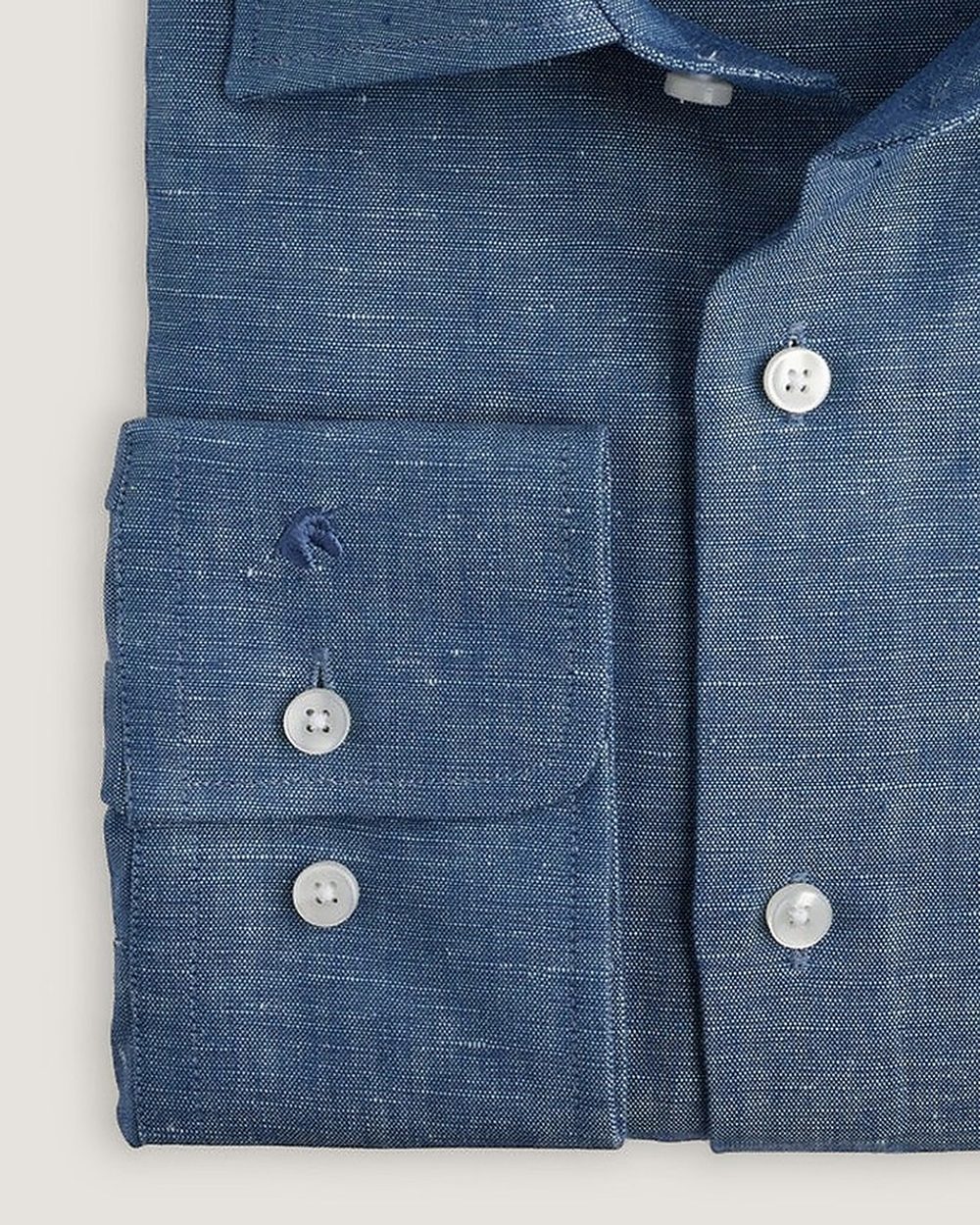 Jeanshemd Regular Fit Blau, Detail Manschette und Stoff