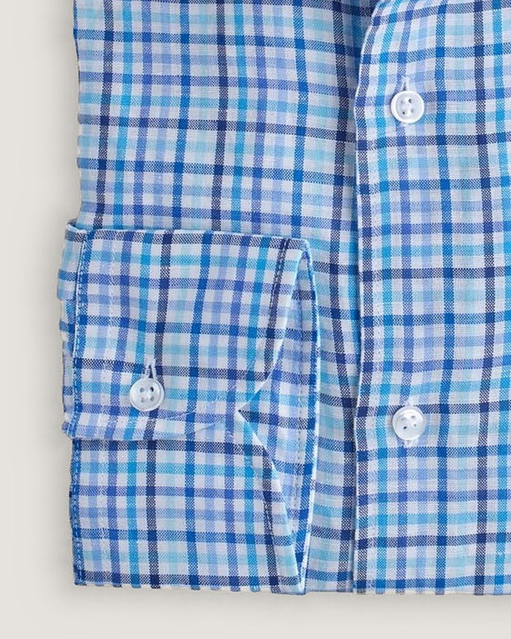 Hemd Modern Fit Leinenmix Blau Kariert, Detail Manschette und Stoff