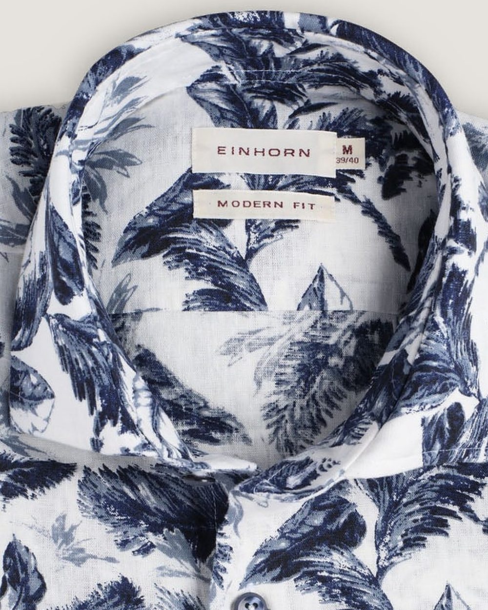 Leinenhemd Modern Fit Palmenprint, Detail Kragen