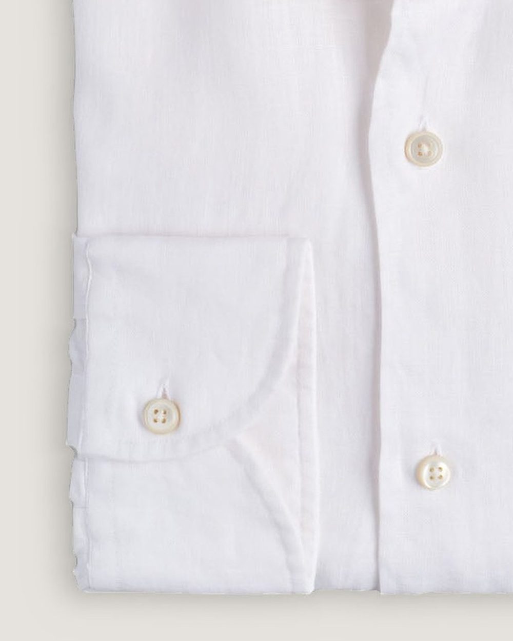 Leinenhemd Modern Fit Weiss, Detail Manschette und Stoff
