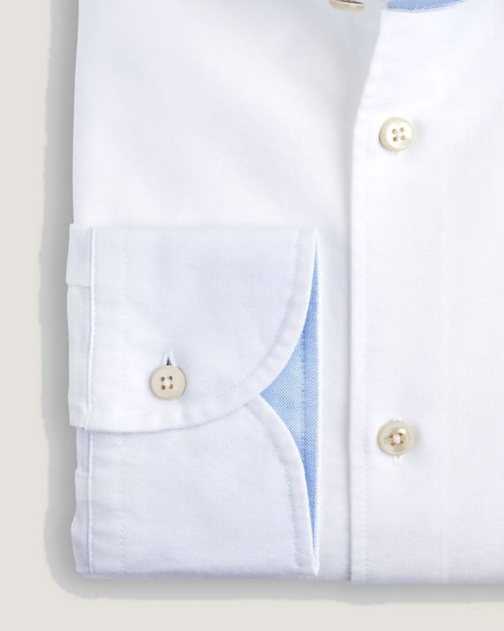 Oxfordhemd Modern Fit Weiss mit Kontrast, Detail Manschette und Stoff