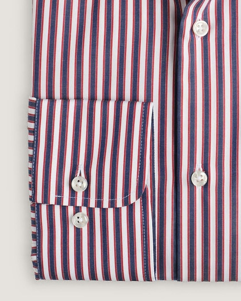 Hemd Regular Fit Blau Gestreift, Detail Manschette und Stoff