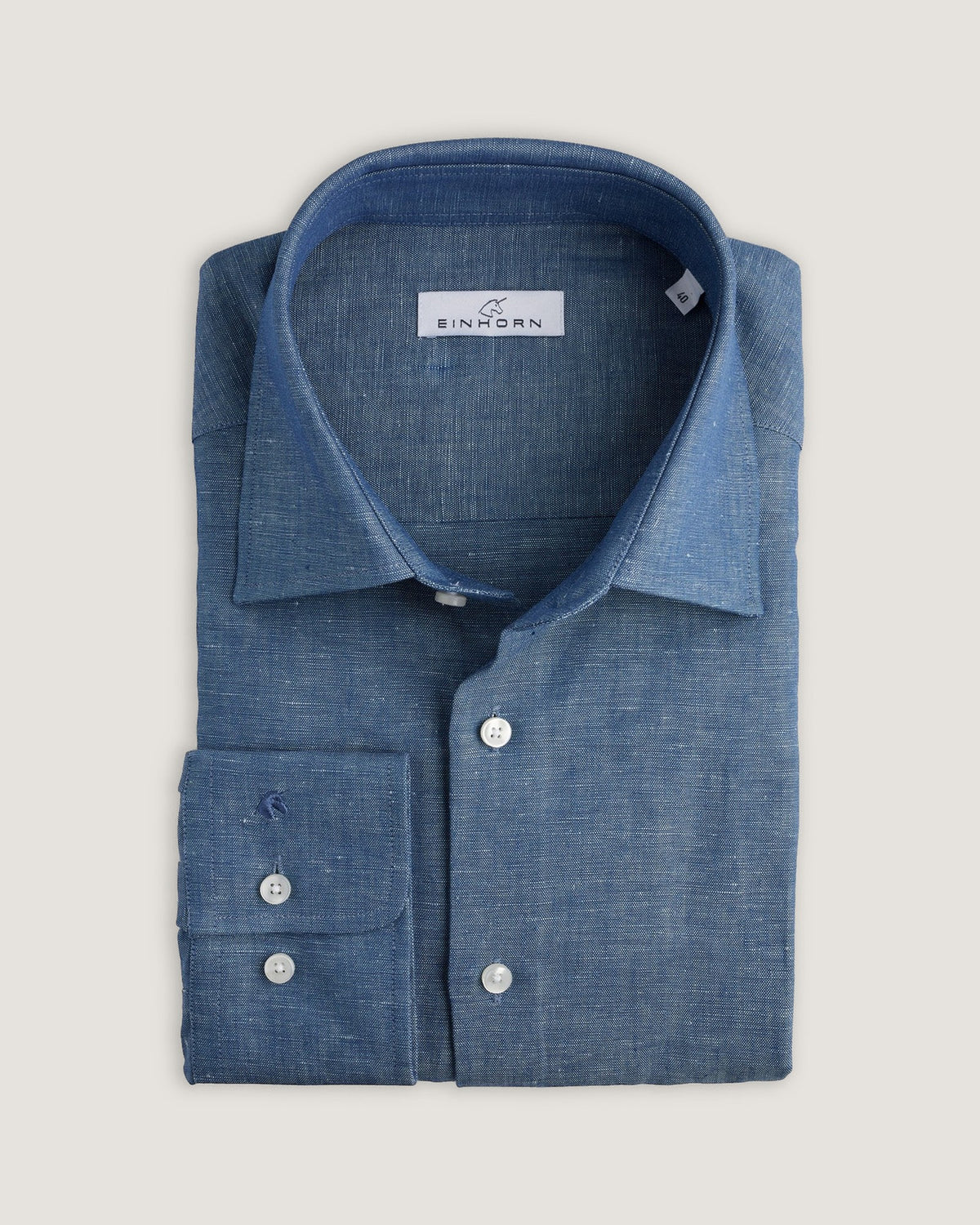 Das Einhorn Jeanshemd Regular Fit Blau steht für einen zeitlosen, maskulinen Stil mit authentischer Denim-Optik.